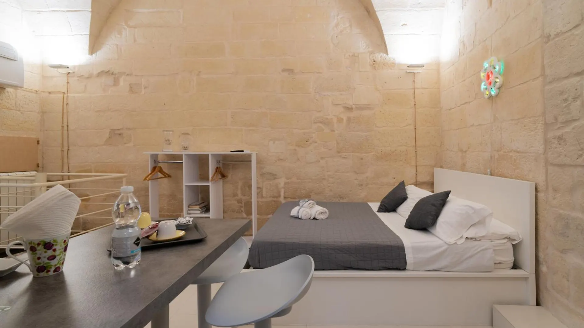 Essential Suite By Dimora Barocca Lecce Apartment