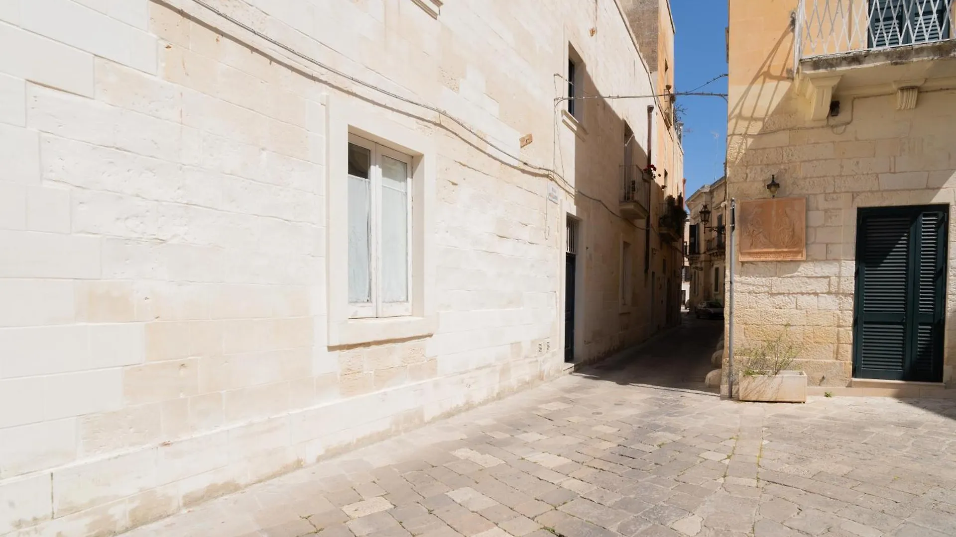 Essential Suite By Dimora Barocca Lecce 0*,  Italy